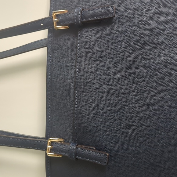 Michael Kors Jet Set Tote - Picture 6 of 12